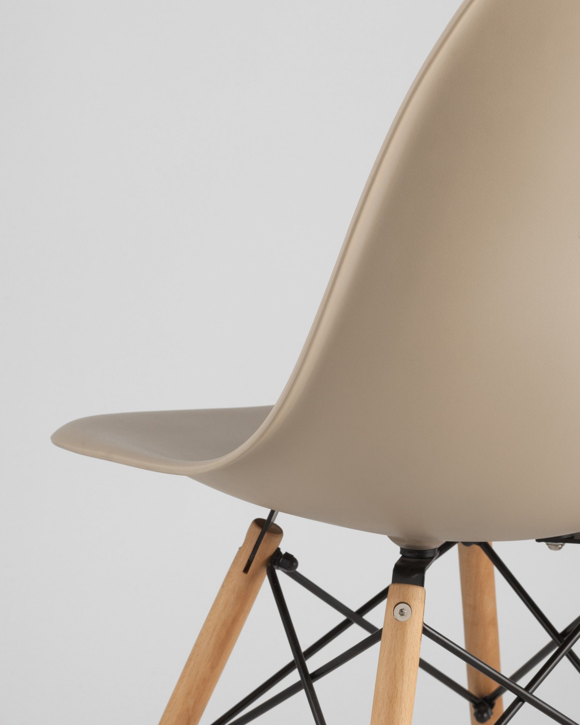 Стул Eames DSW бежевый